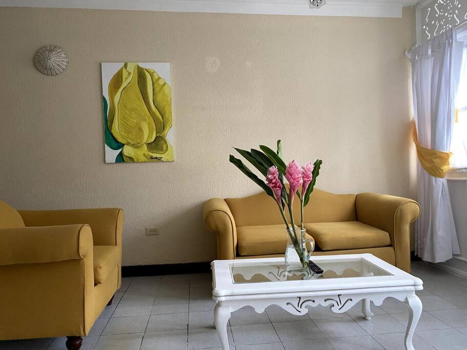 Lush Tropical Apartment Located In A 4-Star Resort Runaway Bay Eksteriør billede
