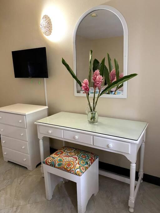 Lush Tropical Apartment Located In A 4-Star Resort Runaway Bay Eksteriør billede