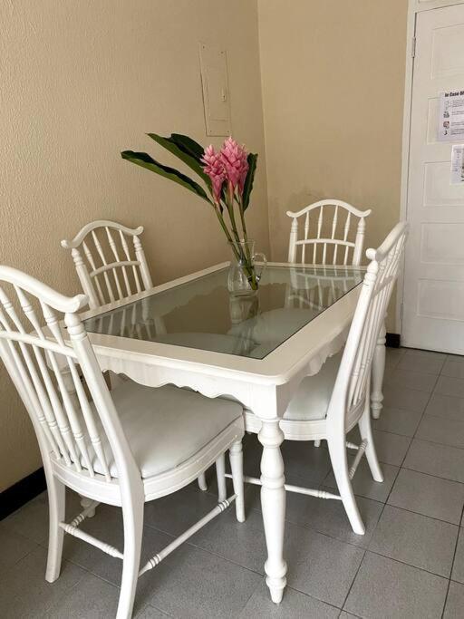 Lush Tropical Apartment Located In A 4-Star Resort Runaway Bay Eksteriør billede